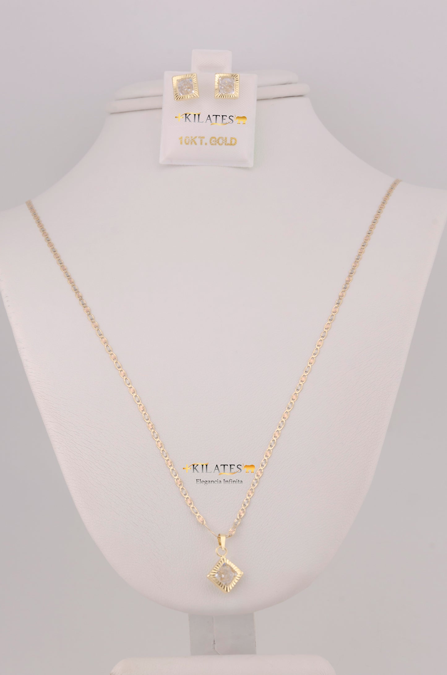 "SET DE CADENA ESTILO 3 OROS DE 50CM PARA DAMA CON DIJE Y ARETES DE CUADRADO CON ZIRCONIA BLANCA. ORO 10K #775-3804"