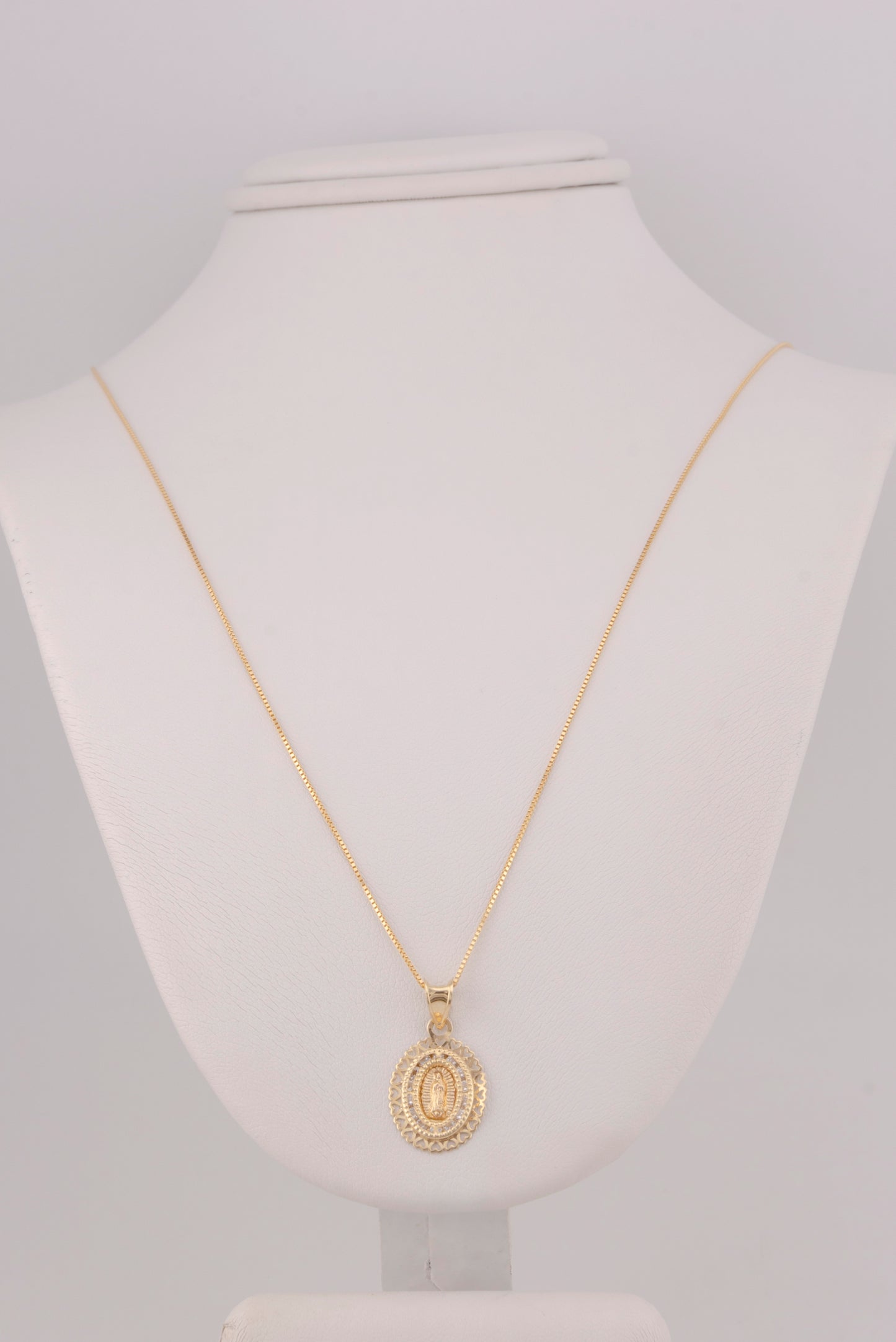 "CADENA PARA DAMA ESTILO FINITA CON PLACA DE LA VIRGEN. ORO 10K #775-3805"