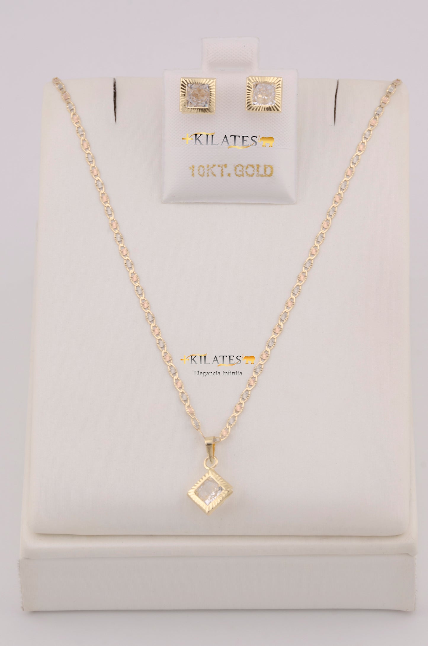 "SET DE CADENA ESTILO 3 OROS DE 50CM PARA DAMA CON DIJE Y ARETES DE CUADRADO CON ZIRCONIA BLANCA. ORO 10K #775-3804"