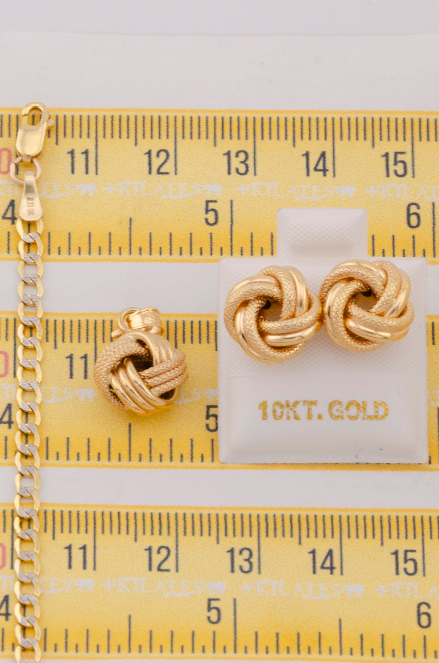 "SET DE CADENA ESTILO CUBANA DIAMANTADA DE 50CM PARA DAMA CON DIJE Y ARETES DE NUDO. ORO 10K #775-3796"