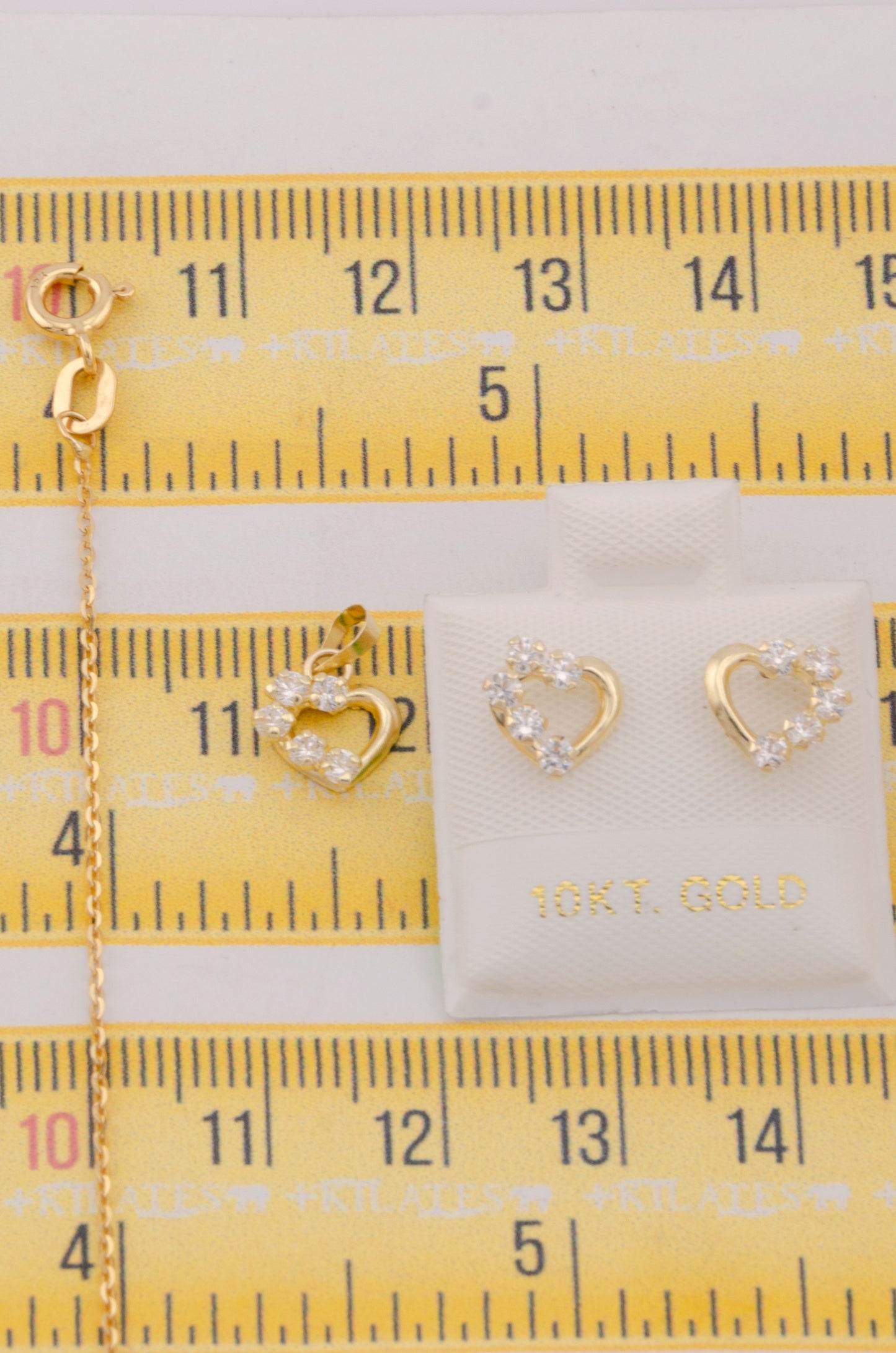 "SET DE CADENA ESTILO CUADRADA SOLIDA DE 50CM PARA DAMA CON DIJE Y ARETES DE CORAZON CON ZIRCONIA BLANCA. ORO 10K #775-3811"