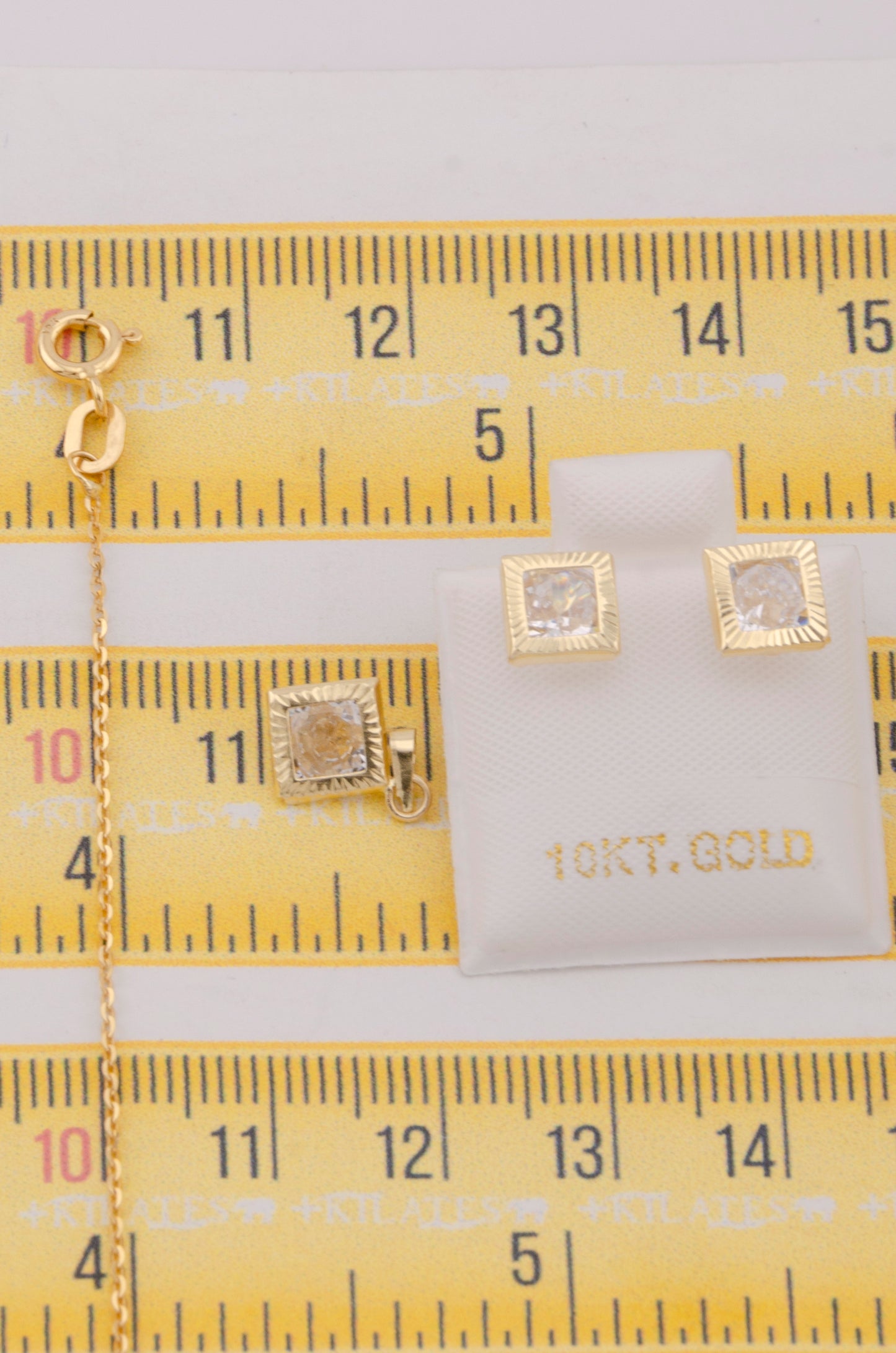 "SET DE CADENA ESTILO CUADRADA SOLIDA DE 50CM PARA DAMA CON DIJE Y ARETES DE CUADRADO CON ZIRCONIA BLANCA. ORO 10K #775-3810"