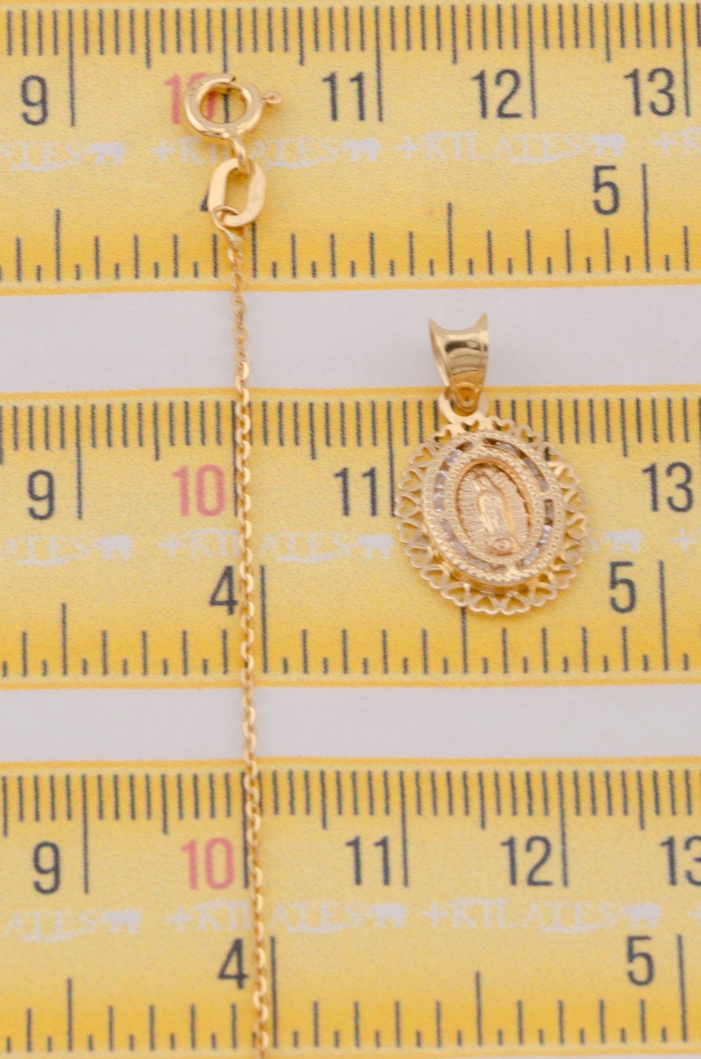 "CADENA PARA DAMA ESTILO CUADRADA SOLIDA CON PLACA DE LA VIRGEN. ORO 10K #775-3808"