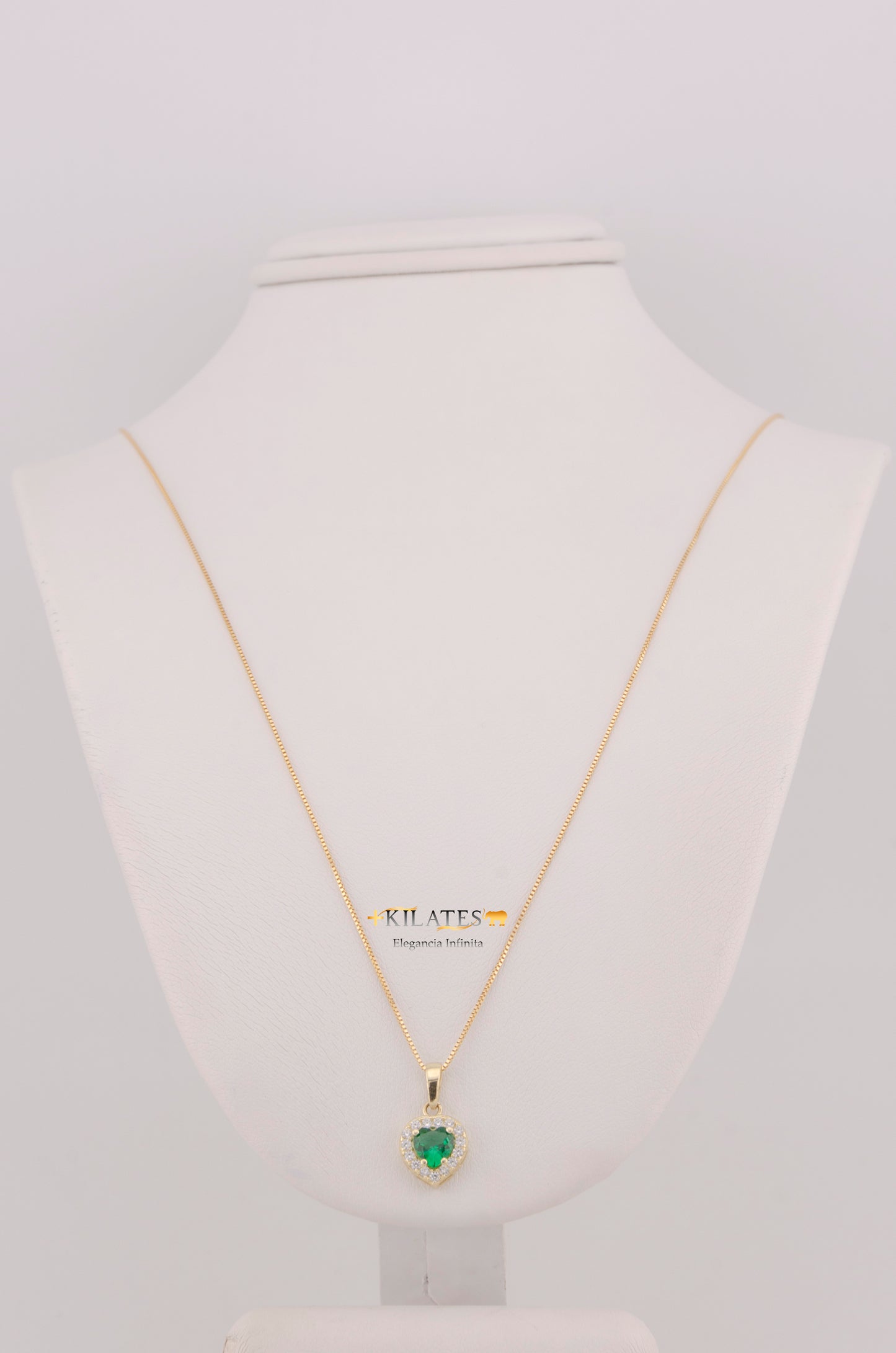 "CADENA DE 50CM PARA DAMA ESTILO FINITA CON DIJE DE CORAZON BLANCO CON VERDE. ORO 10K #775-3827"