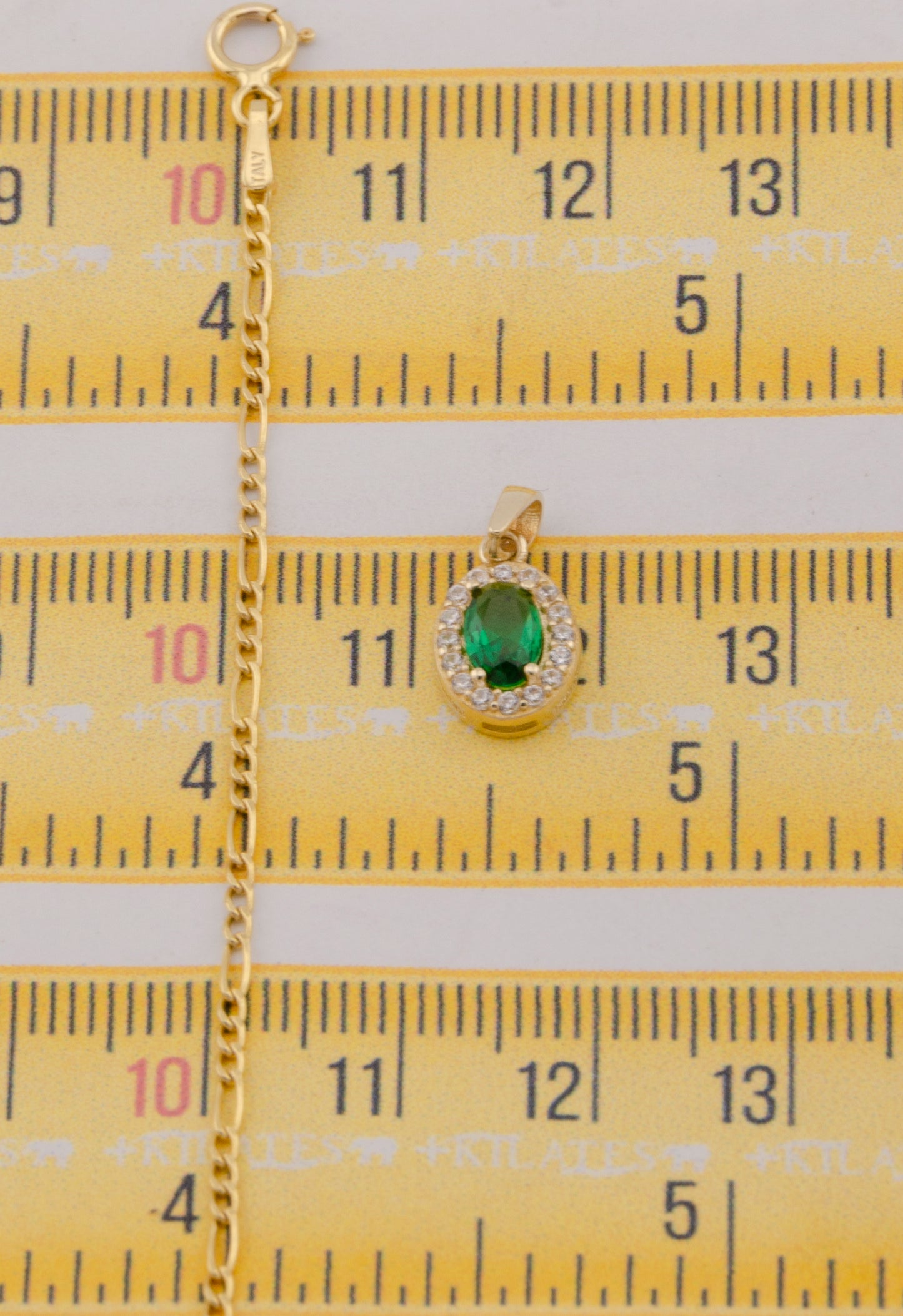 "CADENA DE 50CM PARA DAMA ESTILO 3+1 CON DIJE OVALADO BLANCO CON VERDE. ORO 10K #775-3844"