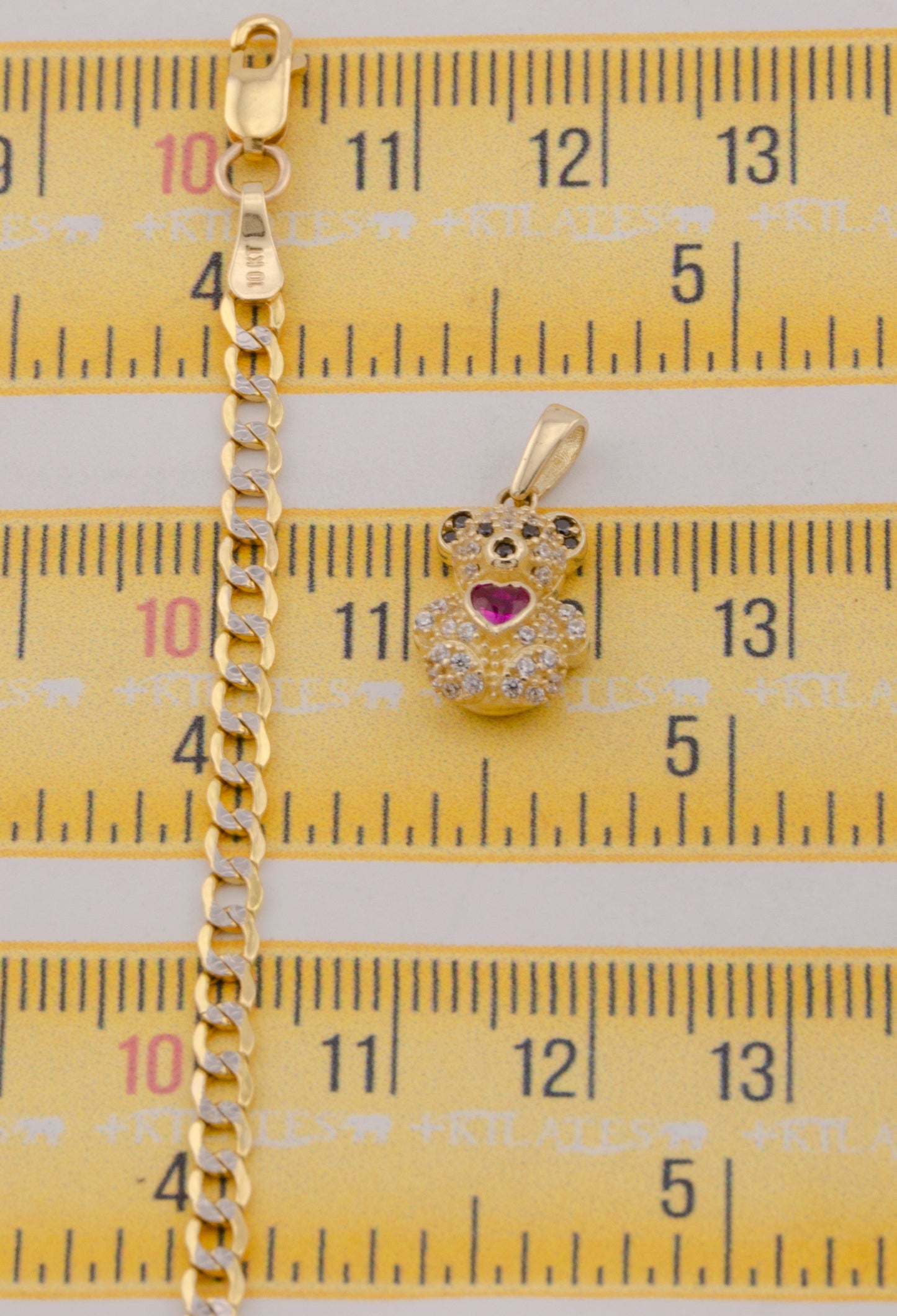 "CADENA DE 50CM PARA DAMA ESTILO CUBANA DIAMANTADA CON DIJE DE OSO PEQUEÑO. ORO 10K #775-3825"