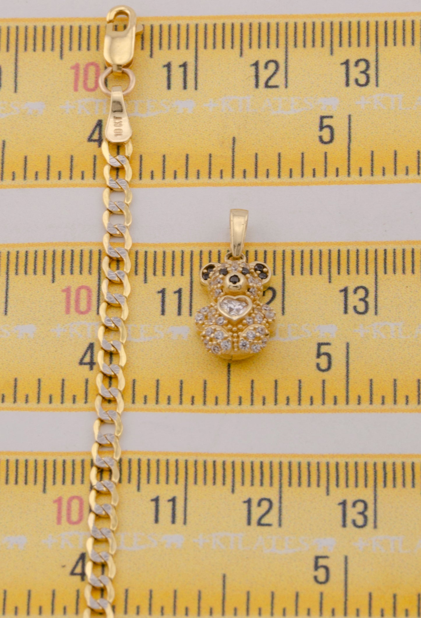 "CADENA DE 50CM PARA DAMA ESTILO CUBANA DIAMANTADA CON DIJE DE OSO PEQUEÑO. ORO 10K #775-3820"