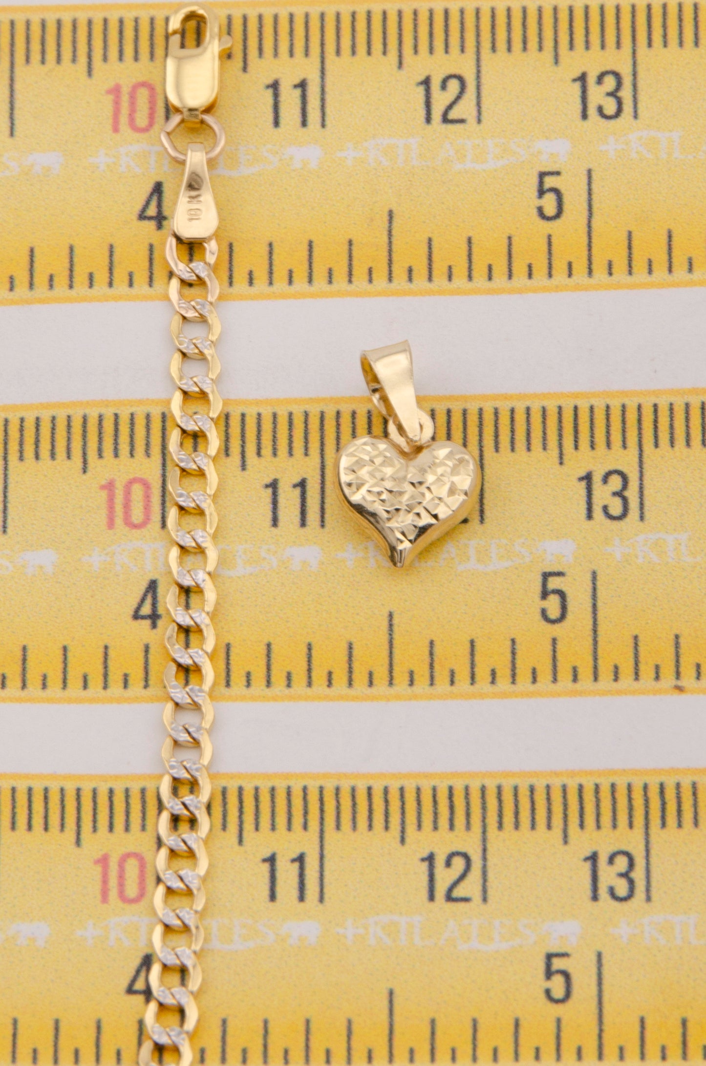 "CADENA PARA NIÑ@ DE 40CM ESTILO CUBANA DIAMANTADA CON DIJE DE CORAZON DORADO PEQUEÑO. ORO 10K #775-3862"