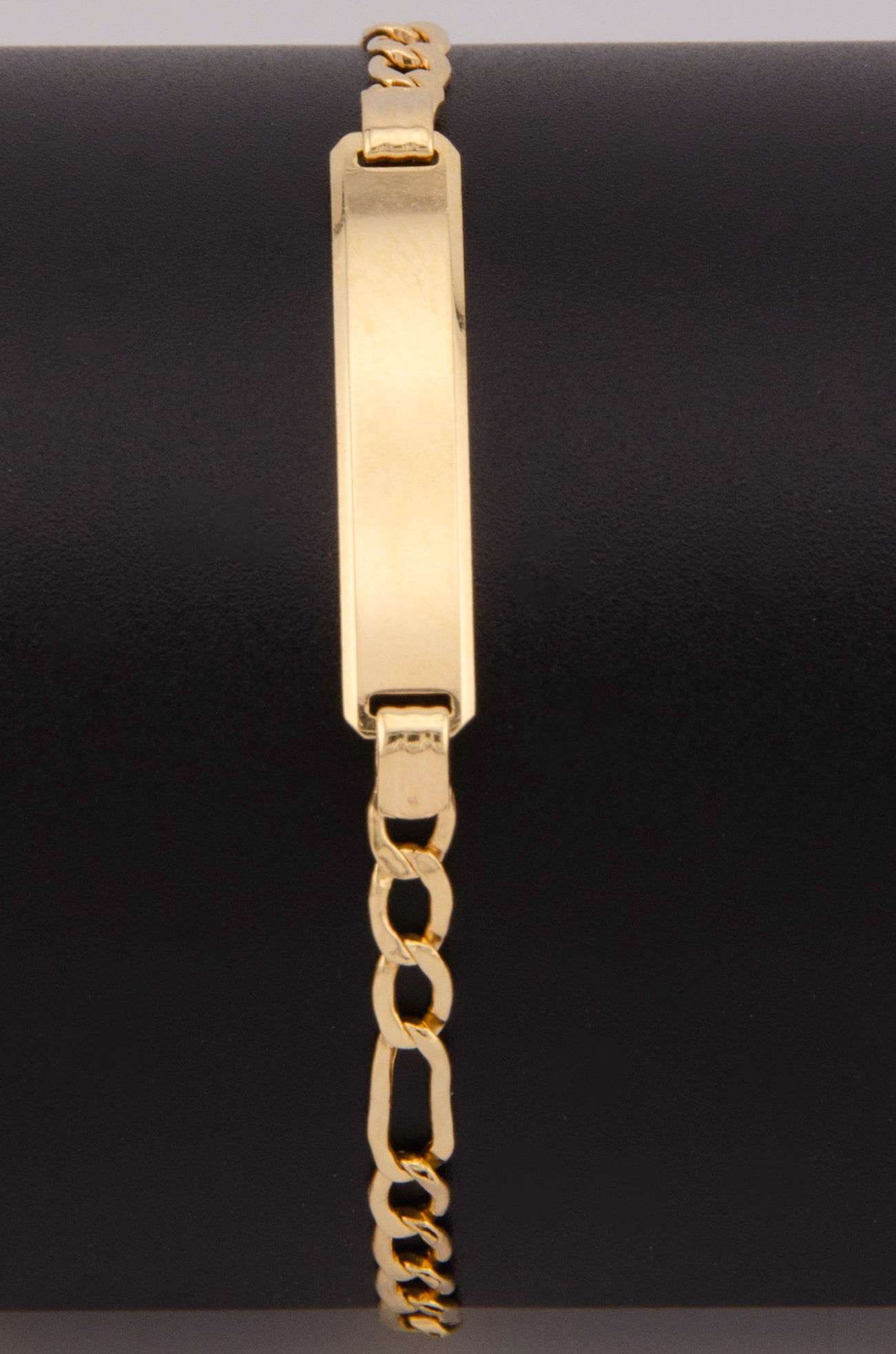 "PULSERA PARA NIÑO DE 15CM ESTILO 3+1 CON PLACA. ORO 10K #775-3881"