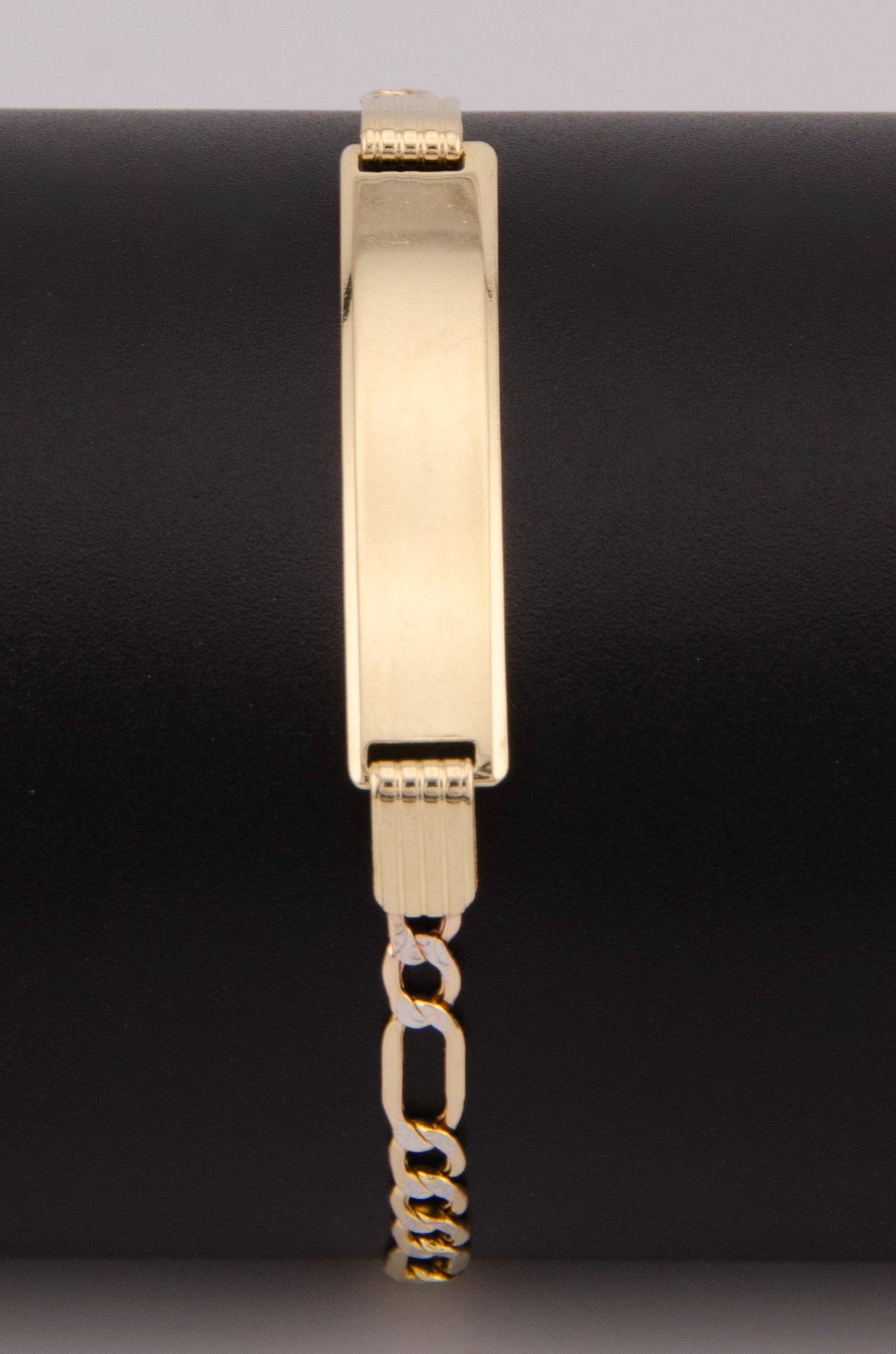 "PULSERA PARA NIÑO DE 14CM ESTILO 3+1 DIAMANTADA CON PLACA. ORO 10K #775-3884"
