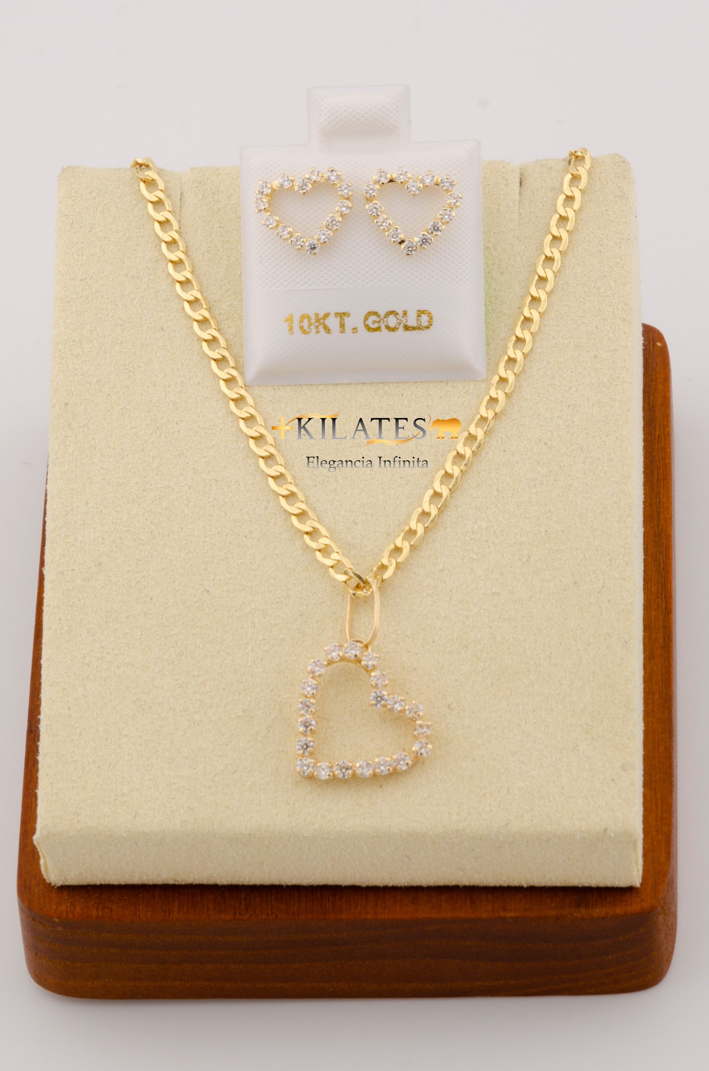 "SET PARA MUJER CADENA ESTILO LAZO  CON DIJE DE CORAZON Y ARETES. ORO 10K #775-2422"