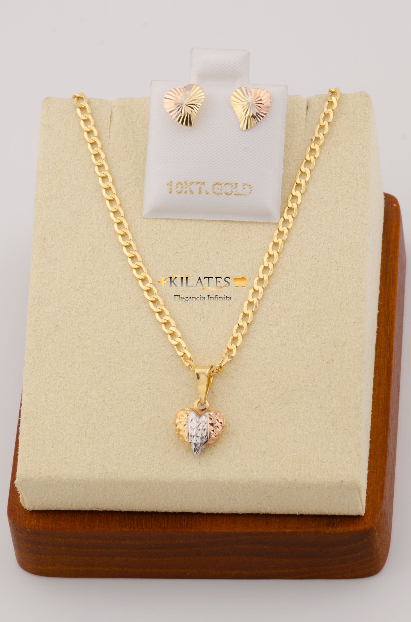 "SET PARA MUJER CADENA ESTILO LAZO  CON DIJE DE CORAZON Y ARETES. ORO 10K #775-2426"