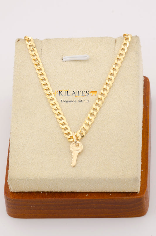 "CADENA DE 50 CM PARA ADULTO ESTILO CUBANA CON DIJE DE LLAVE . ORO 10K.  #775-2714"