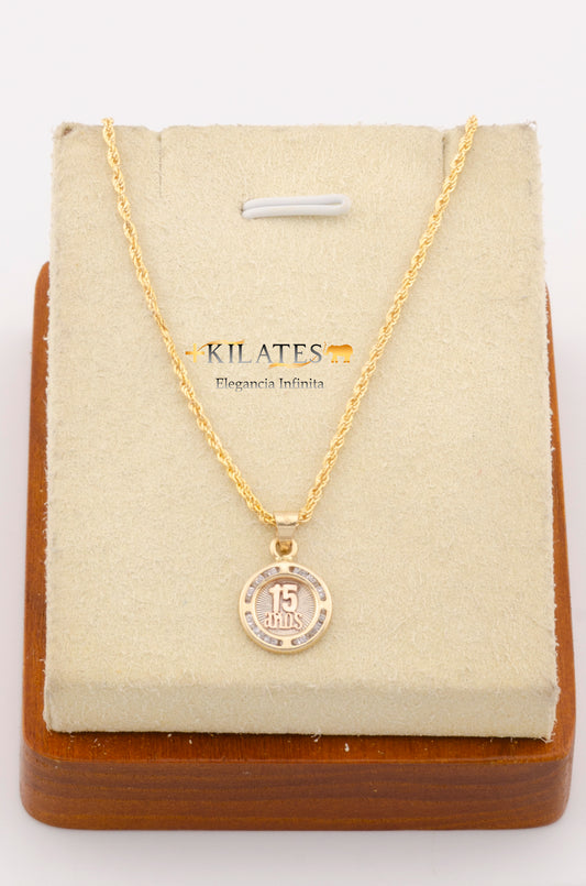 "CADENA DE 50CM PARA ADULTO ESTILO LAZO CON DIJE DE 15 AÑOS. ORO 10K #775-2768"