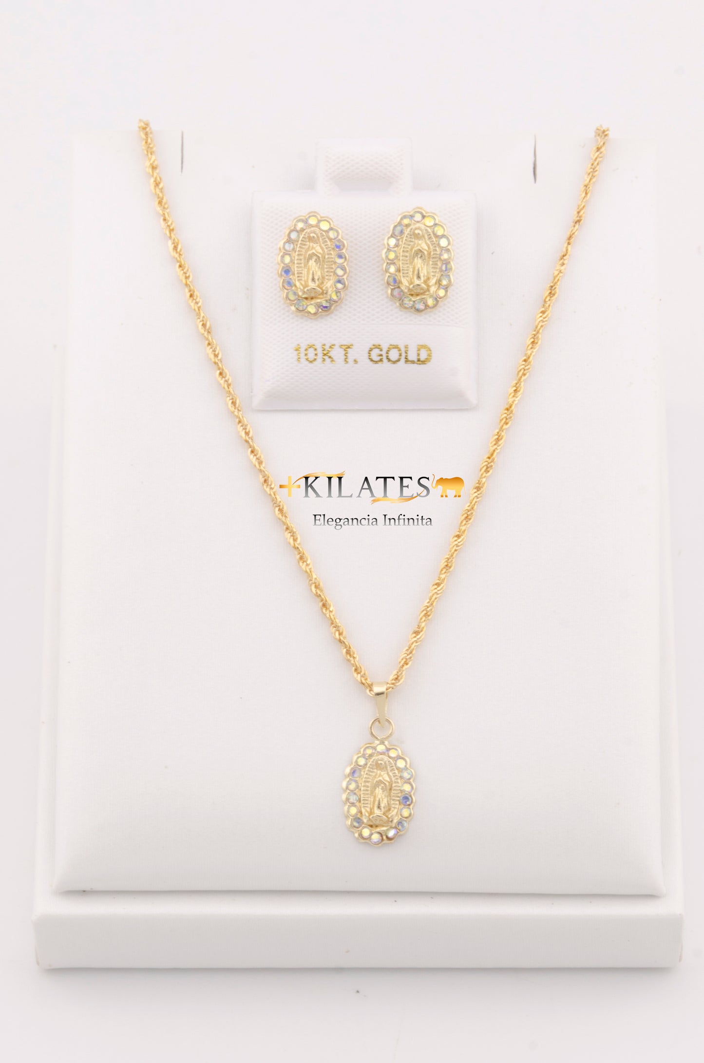 "SET PARA MUJER DE CADENA DE 50CM ESTILO LAZO CON DIJE DE LA VIRGEN CON ZIRCONIA TORNASOL Y ARETES. ORO 10K #775-2832"