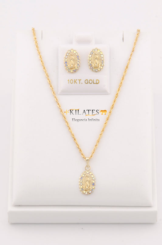 "SET PARA MUJER DE CADENA DE 50CM ESTILO LAZO CON DIJE DE LA VIRGEN CON ZIRCONIA TORNASOL Y ARETES. ORO 10K #775-2832"