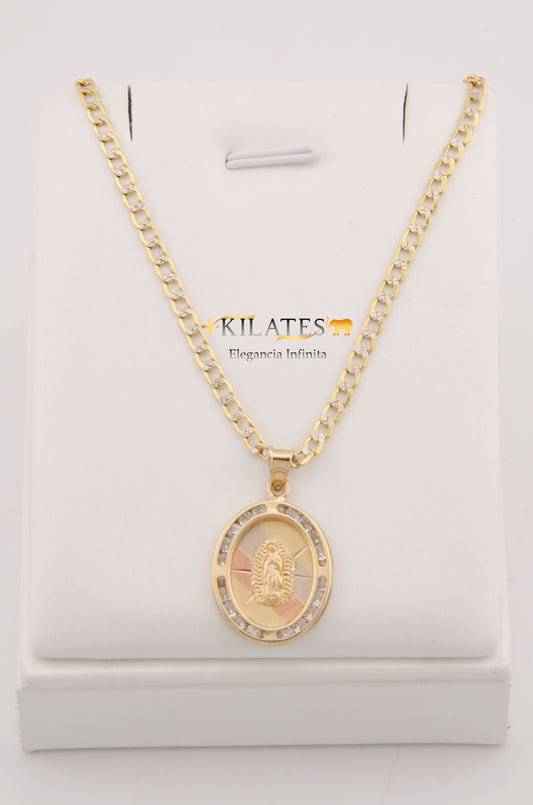 "CADENA DE 60CM PARA ADULTO ESTILO CUBANA DIAMANTADA CON DIJE OVALADO GRANDE DE LA VIRGEN. ORO 10K. #775-2909"