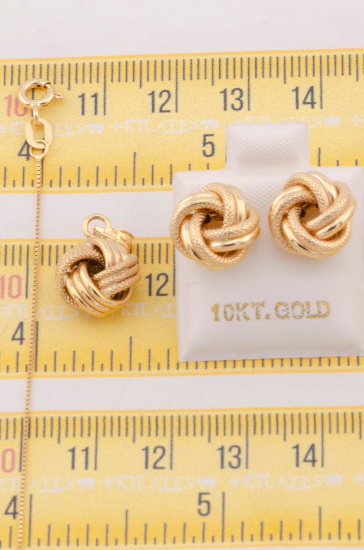 "SET DE CADENA DE 50CM ESTILO FINITA CON DIJE Y ARETES DE NUDO. ORO 10K #775-3750"