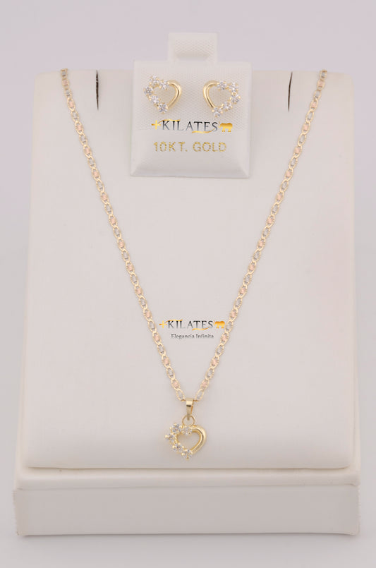 "SET DE CADENA ESTILO 3 OROS DE 50CM PARA DAMA CON DIJE Y ARETES DE CORAZON CON ZIRCONIA BLANCA. ORO 10K #775-3803"