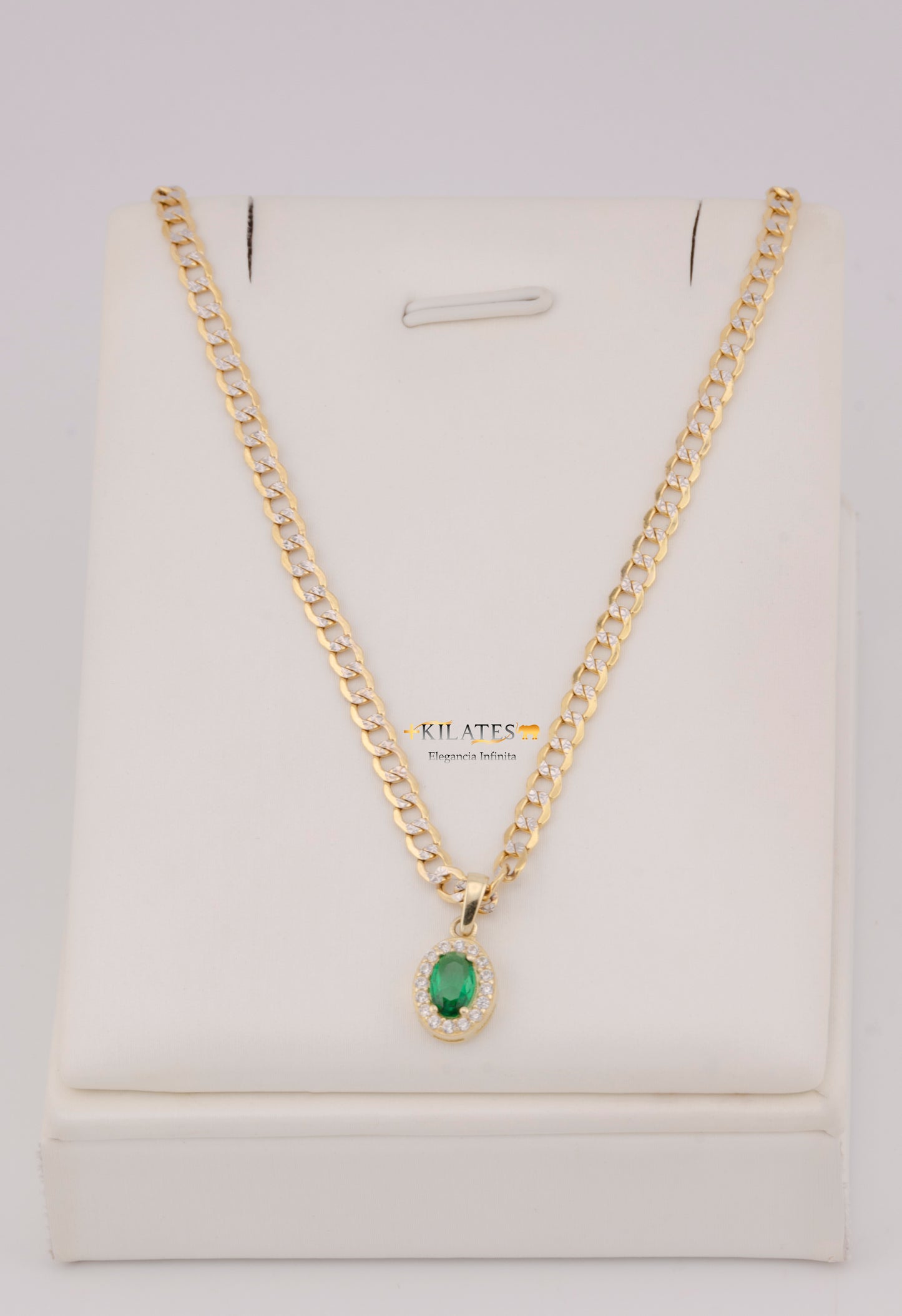 "CADENA DE 50CM PARA DAMA ESTILO CUBANA DIAMANTADA CON DIJE OVALADO BLANCO CON VERDE. ORO 10K #775-3845"
