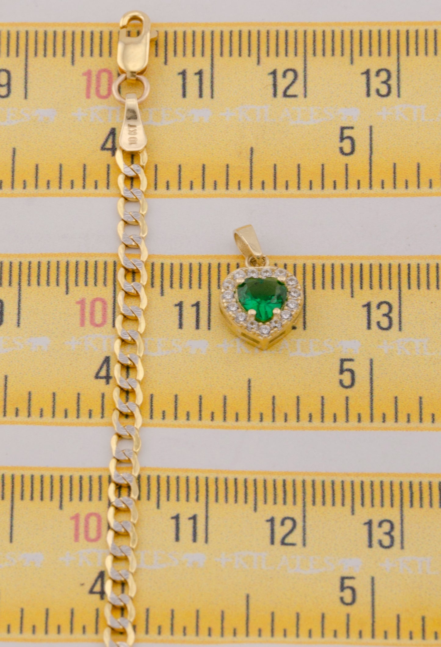"CADENA DE 50CM PARA DAMA ESTILO CUBANA DIAMANTADA CON DIJE DE CORAZON BLANCO CON VERDE. ORO 10K #775-3830"