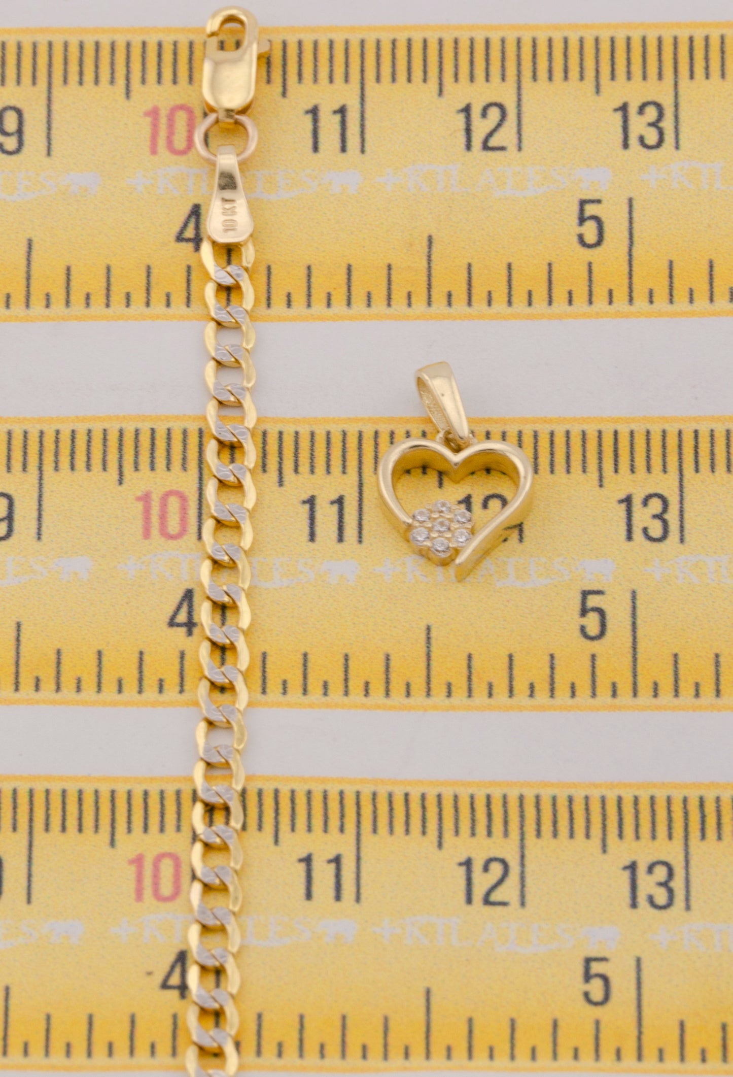 "CADENA DE 50CM PARA DAMA ESTILO CUBANA DIAMANTADA CON DIJE DE CORAZON CON ZIRCONIA BLANCA. ORO 10K #775-3835"