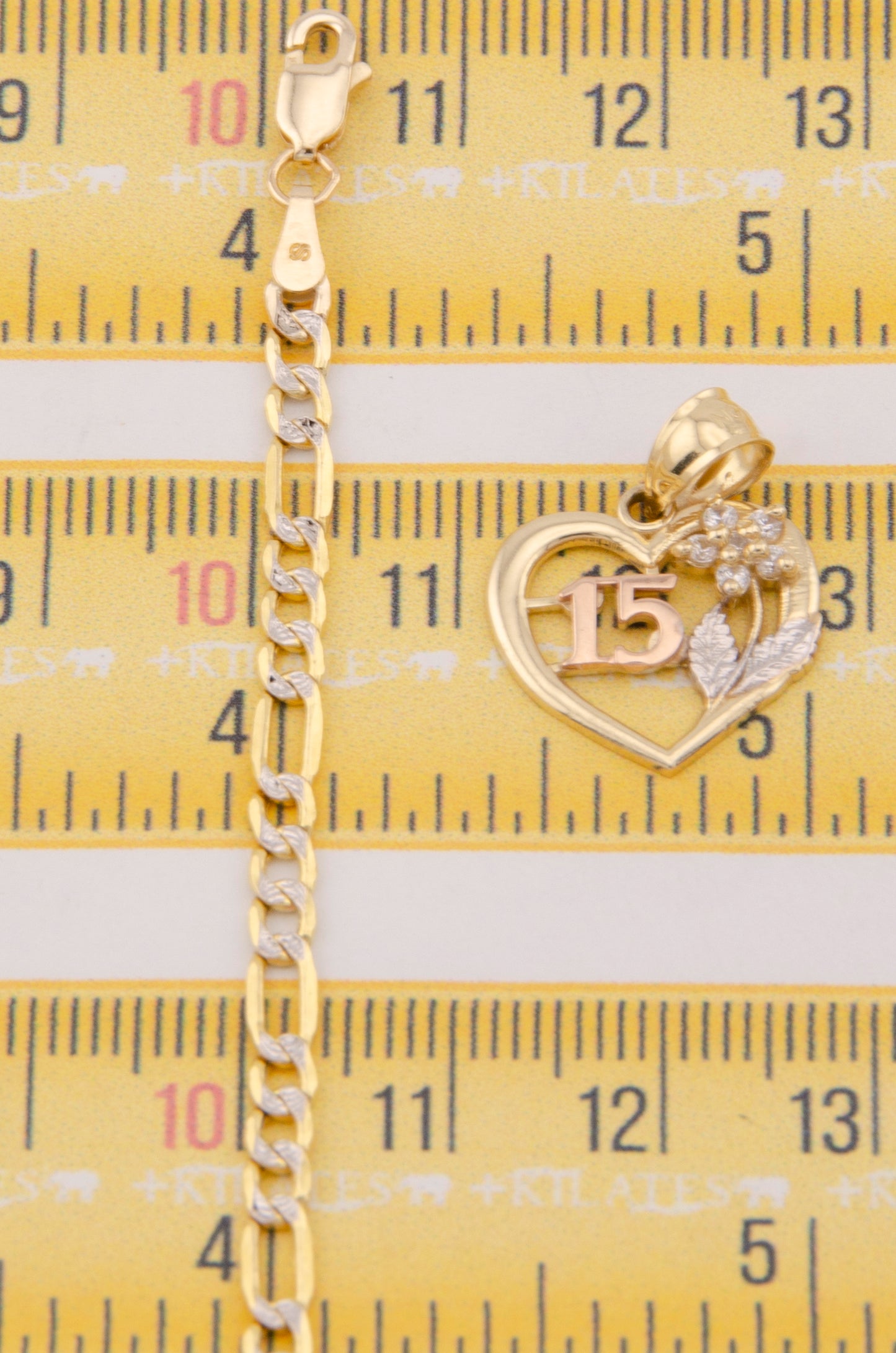 "CADENA DE 50CM PARA DAMA ESTILO 3+1 DIAMANTADA CON DIJE DE 15 AÑOS. ORO 10K #775-3896"