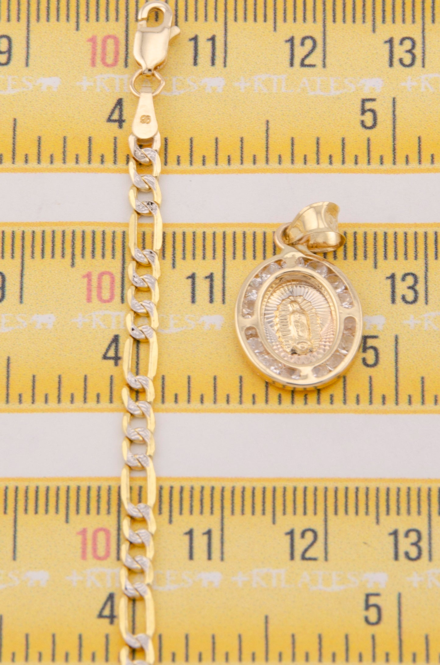"CADENA DE 50CM PARA DAMA ESTILO 3+1 DIAMANTADA CON DIJE OVALADO DE LA VIRGEN JESUCRISTO.  ORO 10K #775-3899"