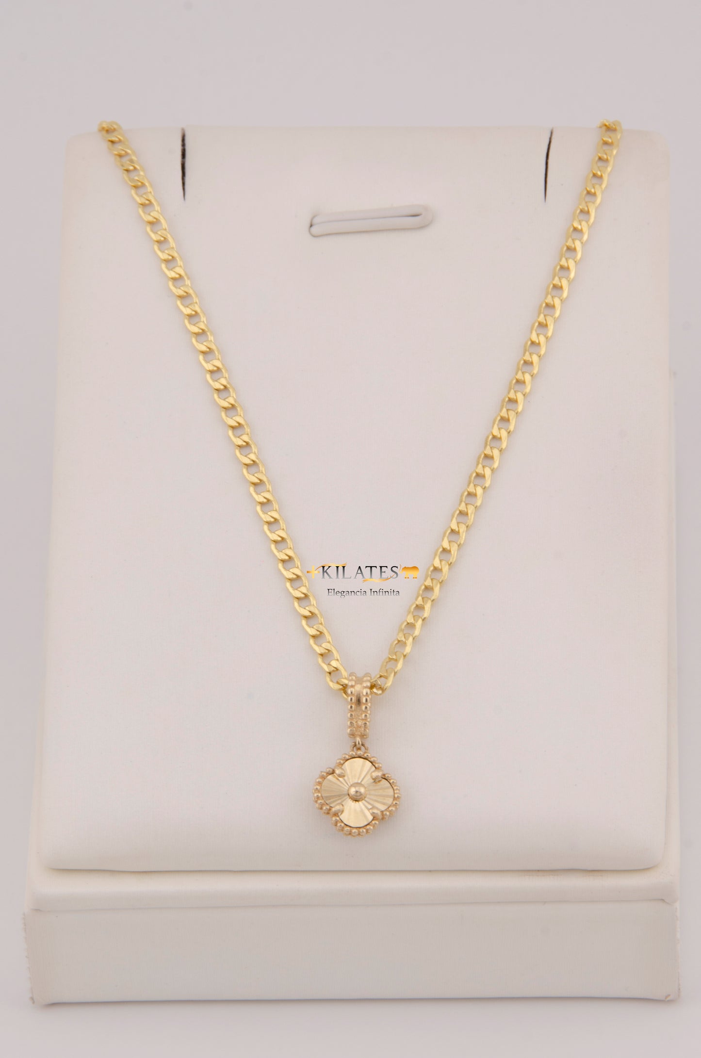 "CADENA DE 50CM PARA DAMA ESTILO  CUBANA CON DIJE DE TREBOL DORADO. ORO 10K #775-3921"
